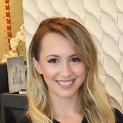 A headshot photo of Jess